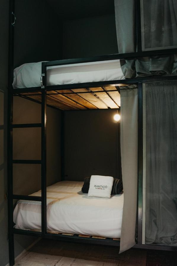 Cama individual en habitación compartida